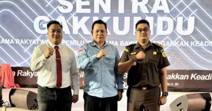 HADIR RAKOR : Kasat Reskrim Polres Barito Utara AKP Ricky Hermawan, anggota Bawaslu Adi dan Kasi Pidum Kejari Barito Utara Agung saat menghadiri rapat koordinasi di Jakarta, Jumat (1/11/2024).