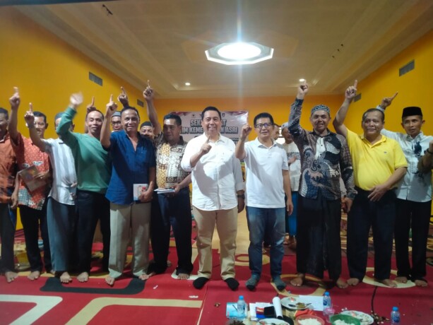 DI PADANG SUKAMARA : Kaspinor - Jondi Iskandar saat silaturahmi dengan warga Kelurahan Padang Sukamara, belum lama ini.