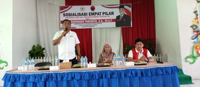 Anggota DPR RI Dapil Kalteng Sigit K Yunianto memaparkan pentingnya empat pilar kebangsaan dalam reses perdananya di kelurahan Kalampangan Kecamatan Sebangau Kota Palangka Raya Kalimantan Tengah, Minggu (24/11/2024)