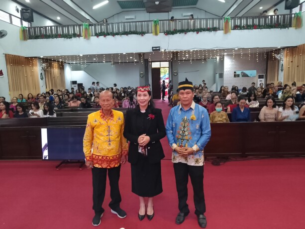 Jemaat GKE Panarung melaksanakan perayaan Natal 2024.