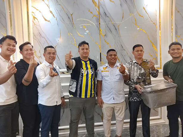 konferensi pers bersama media yang berlangsung di Kantor Hukum Advokat Jeffriko Seran, SH. Jalan Mahir Mahar km 8, Rabu (1/1/2025).