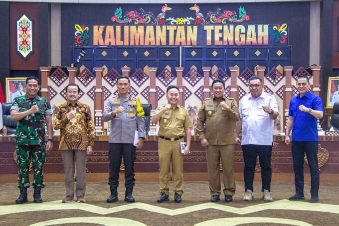 Gubernur Kalteng H Sugianto Sabran bersama forkopimda dan wakil Kalteng di senayan saat Rakor Program Cetak Sawah dan Swasembada Jagung di Aula Jayang Tingang, Selasa (7/1/2025).ARIEF PRATHAMA/KALTENG POS
