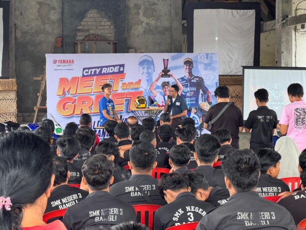 INSPIRASI: Aldi Satya Mahendra saat Meet & Greet dengan Siswa SMK Negeri 3 Bangli Bali.