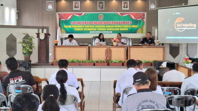 Sejumlah Kepala Desa di Kecamatan Tewang Sangalang Garing dan tamu undangan lainnya, ketika mengikuti kegiatan sosialisasi tentang peran BUMDes.