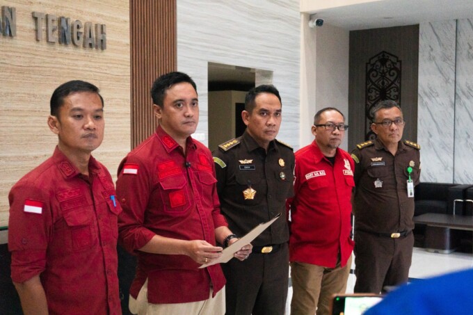 Asisten Bidang Pidana khusus  (Aspidsus) Kejati Kalteng Wahyu Eko Husodo dalam penjelasan