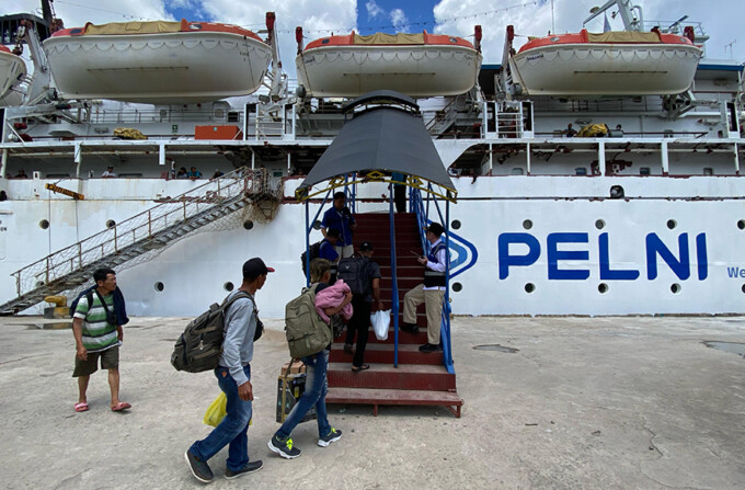 Pelabuhan Sampit, Kotawaringin Timur.