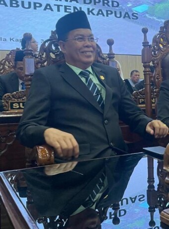 HADIRI: Anggota DPRD Kapuas, Ilham Anwar saat menghadiri paripurna, beberapa waktu lalu. GALIH/ KALTENG POS