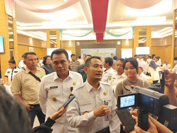 MEMBUKA: Wali Kota Palangka Raya, Fairid Naparin saat diwawancarai usai membuka Musrenbang RKPD 2026 di Ballroom Aquarius Boutique Hotel, Rabu (12/3/2025). MUTOHAROH/KALTENG POS