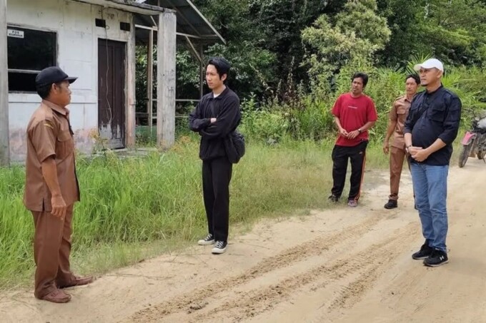 RESES : Anggota DPRD Provinsi Kalimantan Tengah Okki Maulana saat reses perseorangan di Desa Sei Sekonyer, Kecamatan Kumai, Kabupaten Kotawaringin Barat, beberapa waktu lalu. FOTO HUMAS DEWAN UNTUK KALTENG POS