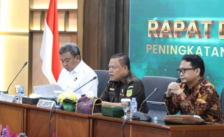 RAKOR: Ses JAM Intel Sarjono Turin memimpin rapat Desk Koordinasi Peningkatan Penerimaan Devisa Negara, di Kantor Bank Indonesia, Jakarta, Rabu 26 Februari 2025.BAWAH KEJAKSAAN/KEJAKSAAN