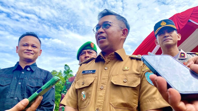 WAWANCARA : Penjabat Bupati Lamandau Said Salim memberikan keterangan kepada awak media, belum lama ini. RUSLAN/KALTENG POS
