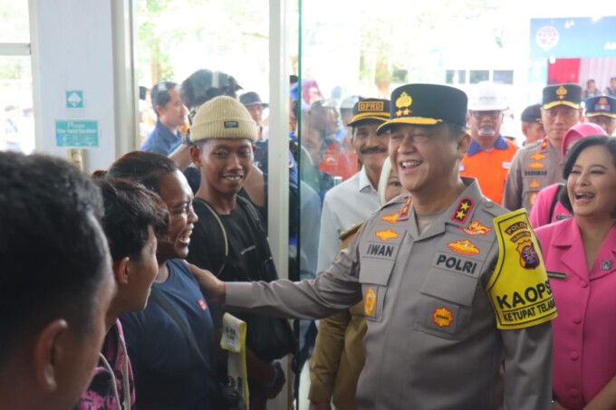 CEK: Kapolda Kalteng cek Irjen Pol Iwan Kurniawan, S.I.K., M.Si melakukan pengecekan ke Pos Pelayanan yang berada di Pelabuhan Panglima Utar Kumai,Selasa (25/3/2025) pagi. HUMAS