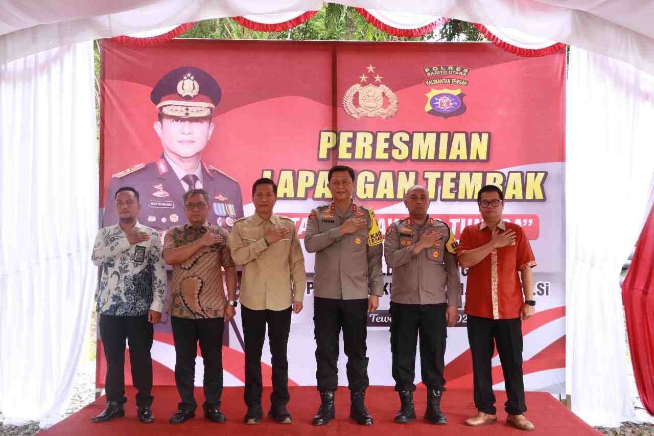 PERESMIAN: Kapolda Kalteng Irjen Pol. Iwan Kurniawan bersama unsur forkopimda Kabupaten Batara saat meresmikan Lapangan Tembak Tatag Trawang Tunggal. HUMAS