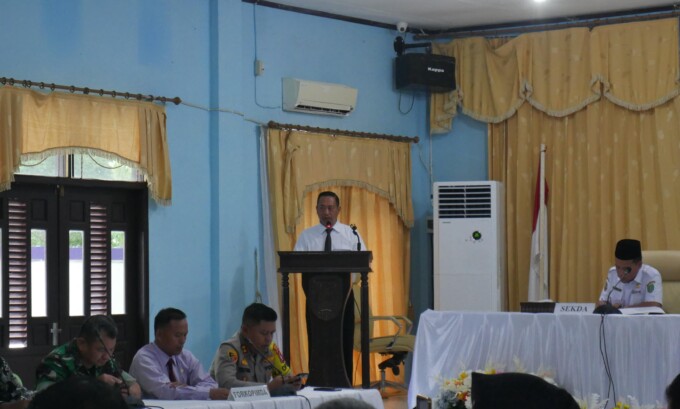 ARAHAN : Bupati Sukamara, Masduki, saat memberikan arahan, Rabu (9/4/2025). NURHALIZA/KALTENG POS