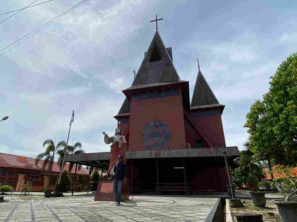 BERSEJARAH: Gereja Maranatha merupakan gereja tertua di Kota Sampit dan didirikan sejak zaman kolonial Belanda. MIFTAH/KALTENG POS