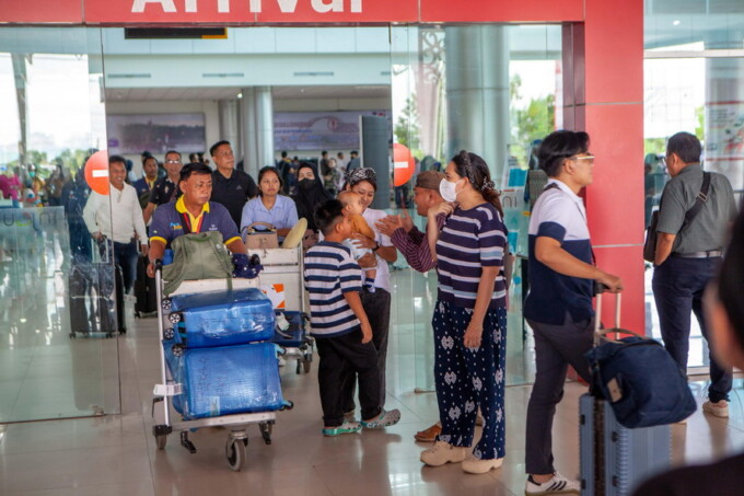 Suasana kedatangan penumpang pesawat di Bandara Tjilik Riwut Palangka Raya, Sabtu (5/4).FOTO: AGUS JAYA/KALTENG POS