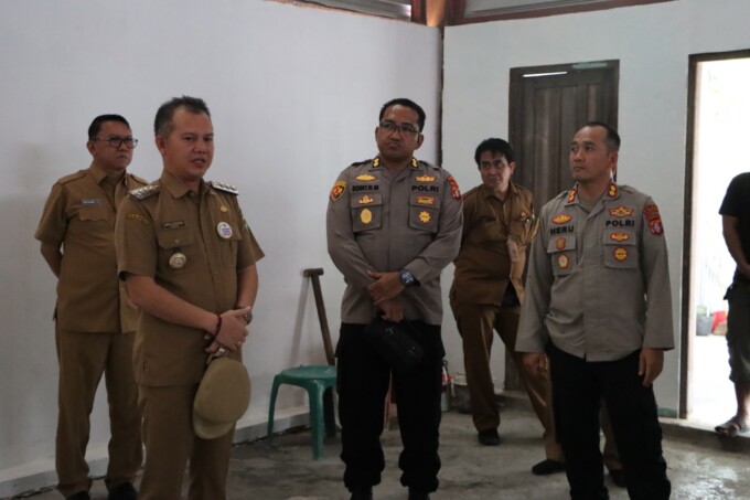 KOMITMEN: Jajaran dari Polres Gunung Mas meninjau rencana lokasi dapur MBG di eks Lapangan Futsal milik keluarga bupati.