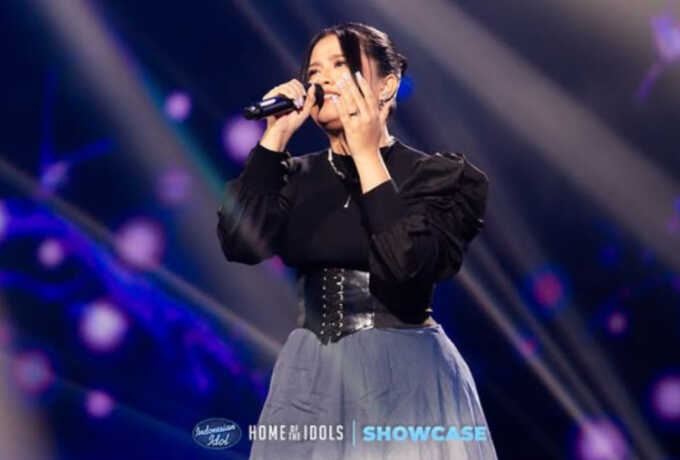 Sabrina Leonor saat tampil di Indonesia Idol.