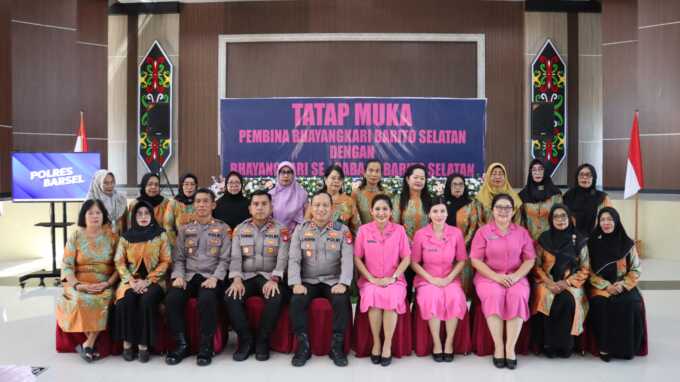 TATAP MUKA: Kapolres Barito Selatan (Barsel), AKBP Jecson R. Hutapea, S.I.K., M.H., melaksanakan kegiatan tatap muka bersama Bhayangkari Cabang Barsel dalam suasana penuh kehangatan dan kekeluargaan, Selasa (13/5/2025)