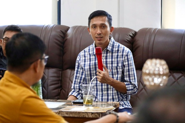 KETERANGAN: Plt Kepala Diskominfosantik Kalteng, Rangga Lesmana menyampaikan sambutannya saat menggelar pertemuan bersama mitra media, belum lama ini.