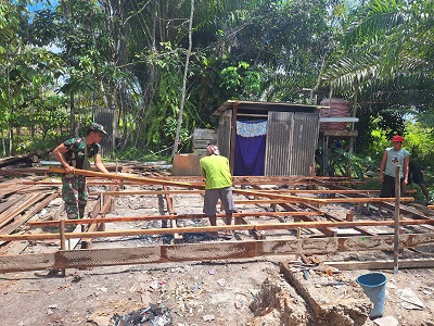REHAB RUMAH : Satgas TMMD kebut rehab RTLH di Desa Talio Kecamatan Karau Kuala, Kabupaten Barito Selatan.