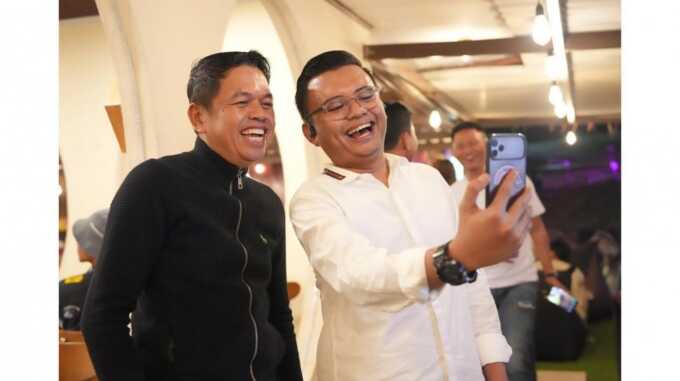 Dedi Mulyadi dan putranya Maulana Akbar.