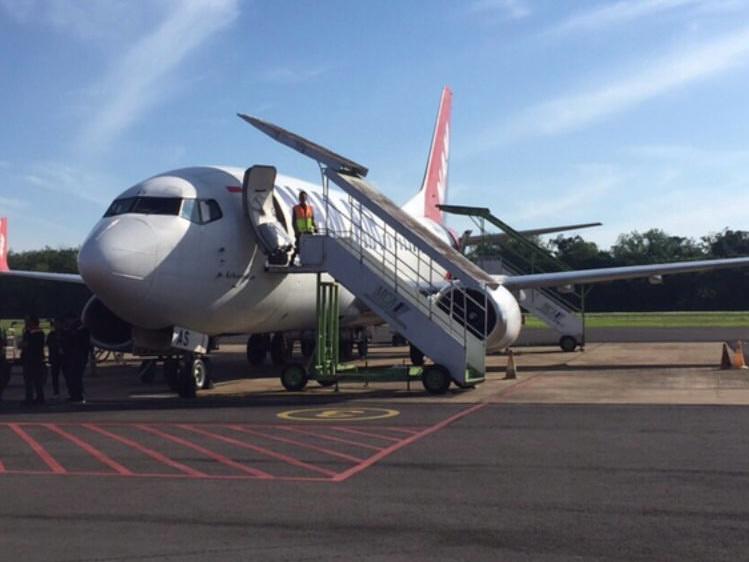 Pesawat NAM Air parkir di bandara Haji Asan Sampit.MIFTAH/KALTENG POS