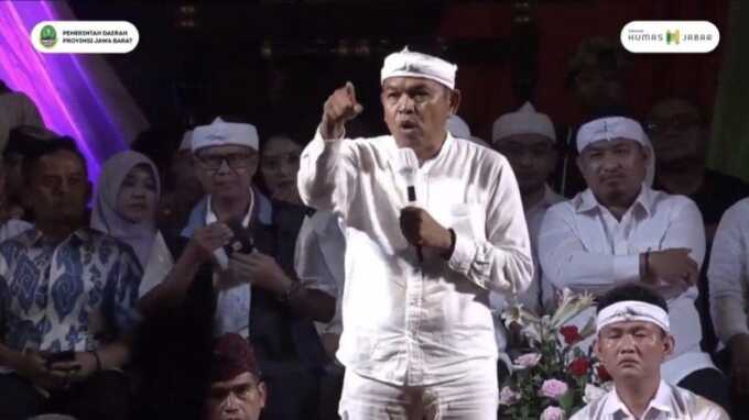 KDM saat marah kepada suporter bola Persikas.