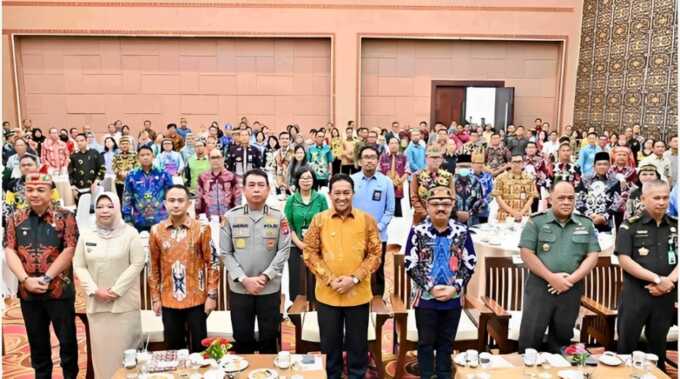 RAPAT KOORDINASI: Wakil Bupati Barsel, Khristianto Yudha (paling kiri) turut menghadiri kegiatan Rakorda lev di Kota Palangka Raya, Kamis (15/5/2025). KOMINFO UNTUK KALTENG POS