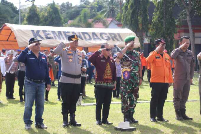 SINERGITAS: Apel Gelar Pasukan dan Sarpras Penanggulangan Karhutla dan Banjir Tahun 2025 di Kabupaten Bartim, Jumat (16/5/2025). DISKOMINFOSANTIK UNTUK KALTENG POS