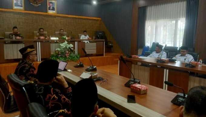 RAPAT PERSIAPAN: Pemkab Barito Utara melaksanakan rapat persiapan MTQH ke 33 Tingkat Provinsi Kalimantan Tengah di Aula Setda Lantai I, Senin (26/5/2025). DISKOMINFOSANDI UNTUK KALTENG POS
