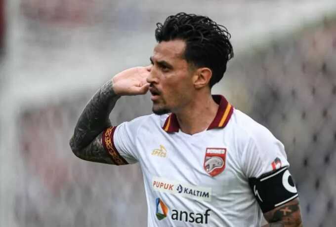 Selebrasi Stefano Lilipaly usai cetak gol. (IG Borneo FC)