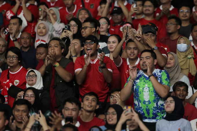 Suporter timnas Indonesia (FOTO: HARITSAH ALMUDATSIR/JAWA POS)