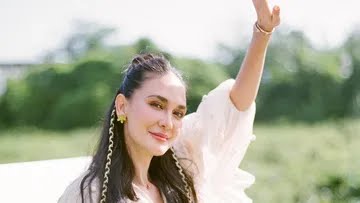 Aktris Luna Maya.
