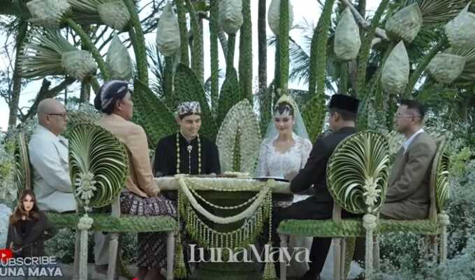Proses akad nikah Luna Maya dan Maxime Bouttier.