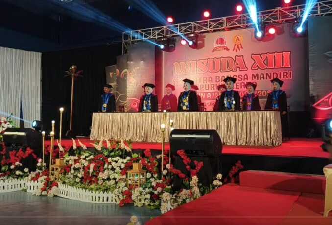 Prosesi wisuda di SMK Citra Bangsa Mojokerto.