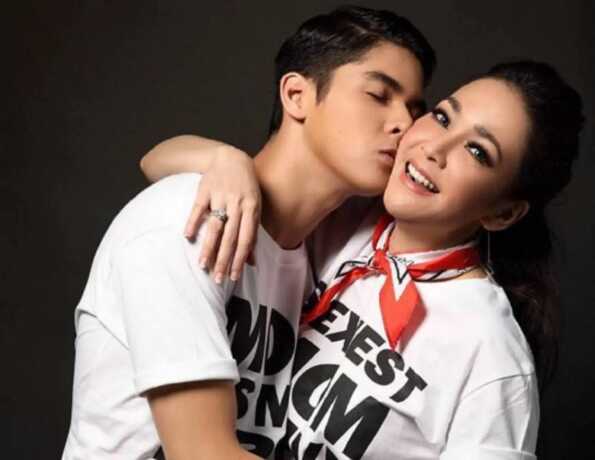 Maia Estianty dan putra sulungnya Al Ghazali.