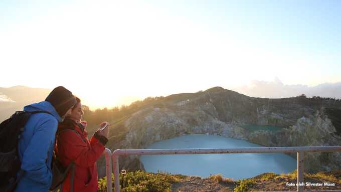 Puncak Gunung Kelimutu di Flores, Nusa Tenggara Timur.
