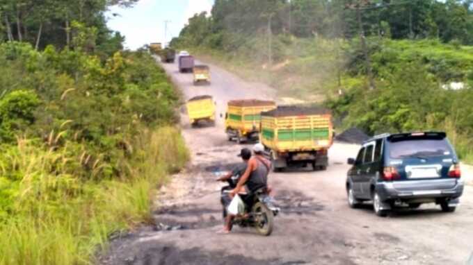 Jalan rusak Kuala Kurun-Palangka Raya.PROKALTENG.