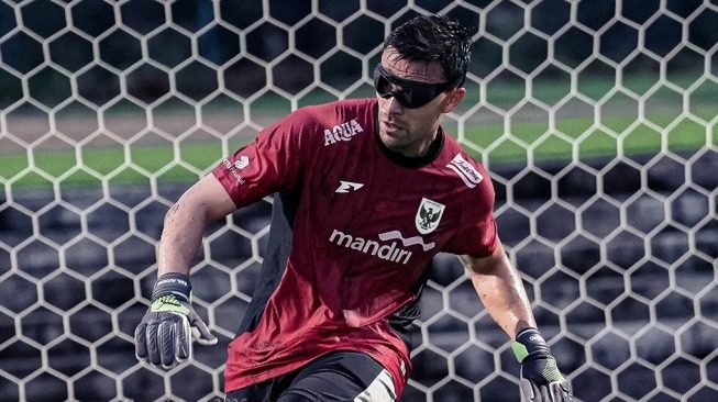 Emil Audero latihan dengan kacamata swivel vison. PSSI