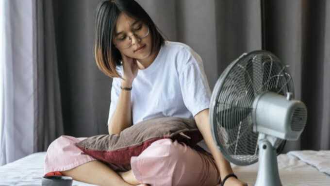 Ilustrasi tidur dengan kipas angin