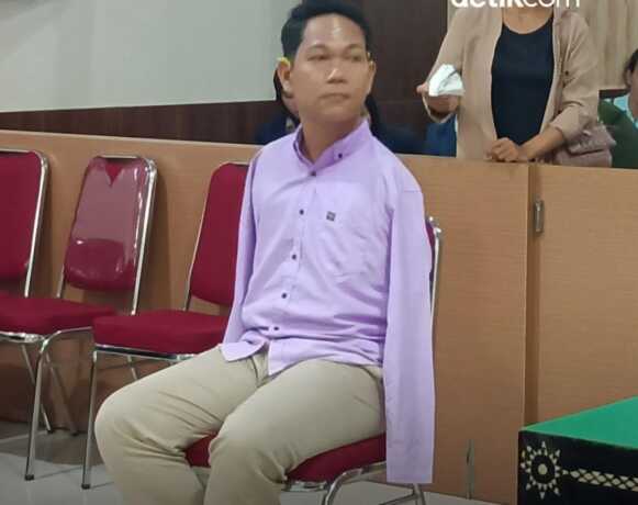 Persidangan I Wayan Agus saat divonis 10 tahun oleh Pengadilan Mataram.
