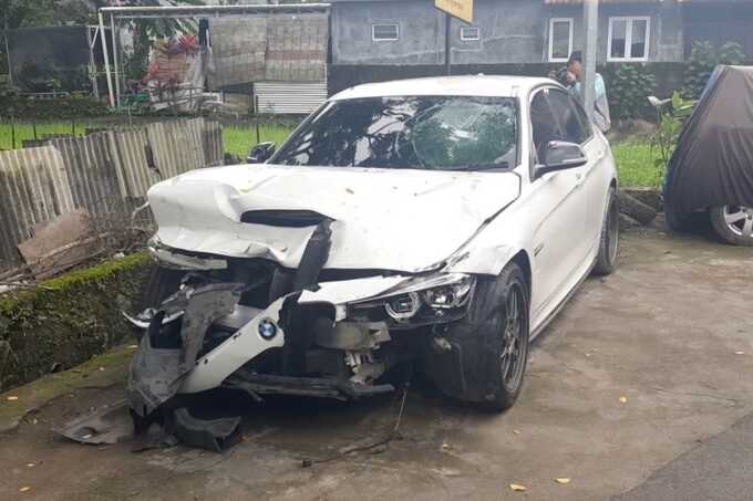 Kondisi mobil BMW yang menabrak mahasiswa UGM sampai meninggal dunia.