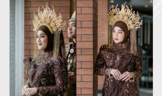 Ririe Fairus saat memposting foto menggunakan baju pernikahan di instagram pribadinya.