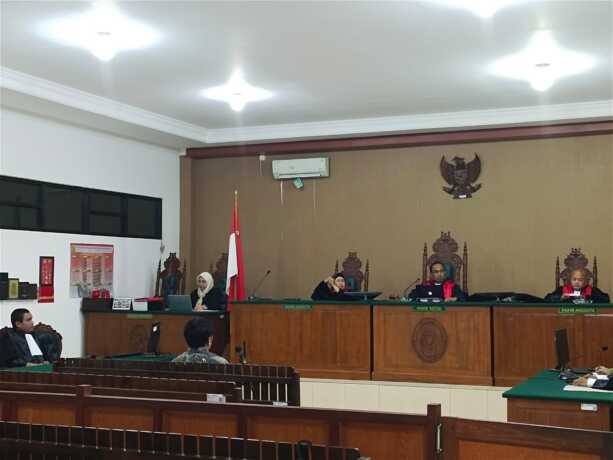 SIDANG TIPIKOR: Suasana sidang dugaan Tipikor Disdik Kalteng tahun anggaran 2014 di Pengadilan Tipikor, Selasa (10/6/2025).  AGUS JAYA/KALTENG POS