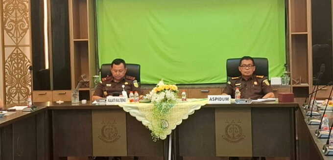 RESTORATIVE JUSTICE: Kajati Kalteng Dr Undang Mugopal SH MHum hadir secara virtual dalam ekspose perkara dari Kejari Pulpis. KEJATI UNTUK KALTENG POS