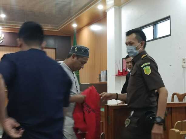 KASUS NARKOBA: Terdakwa Hasan saat menjalani sidang di PN Palangka Raya, Senin (16/6/2025). AGUS JAYA/KALTENG POS