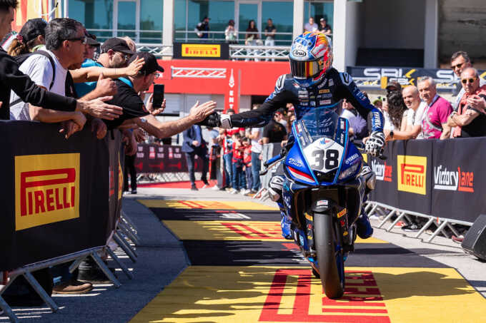 Arai Agaska meraih podium 3  race 1 seri 1 FIM R3 BLU CRU World Cup 2025 di sirkuit Portimao Portugal (3)