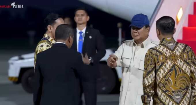 Presiden Prabowo Subianto tidak menyalami Menteri Energi dan Sumber Daya Mineral (ESDM) saat hendak bertandang ke Singapura, pada Minggu (15/6).