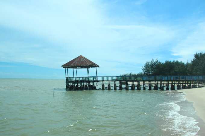 Wisata Pantai Kuala Jelai di Kabupaten Sukamara.